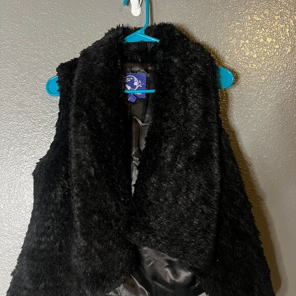 Free Planet Women’s Black Faux Fur Open Front Vest – Sleeveless Layering Piece - Picture 5 of 6